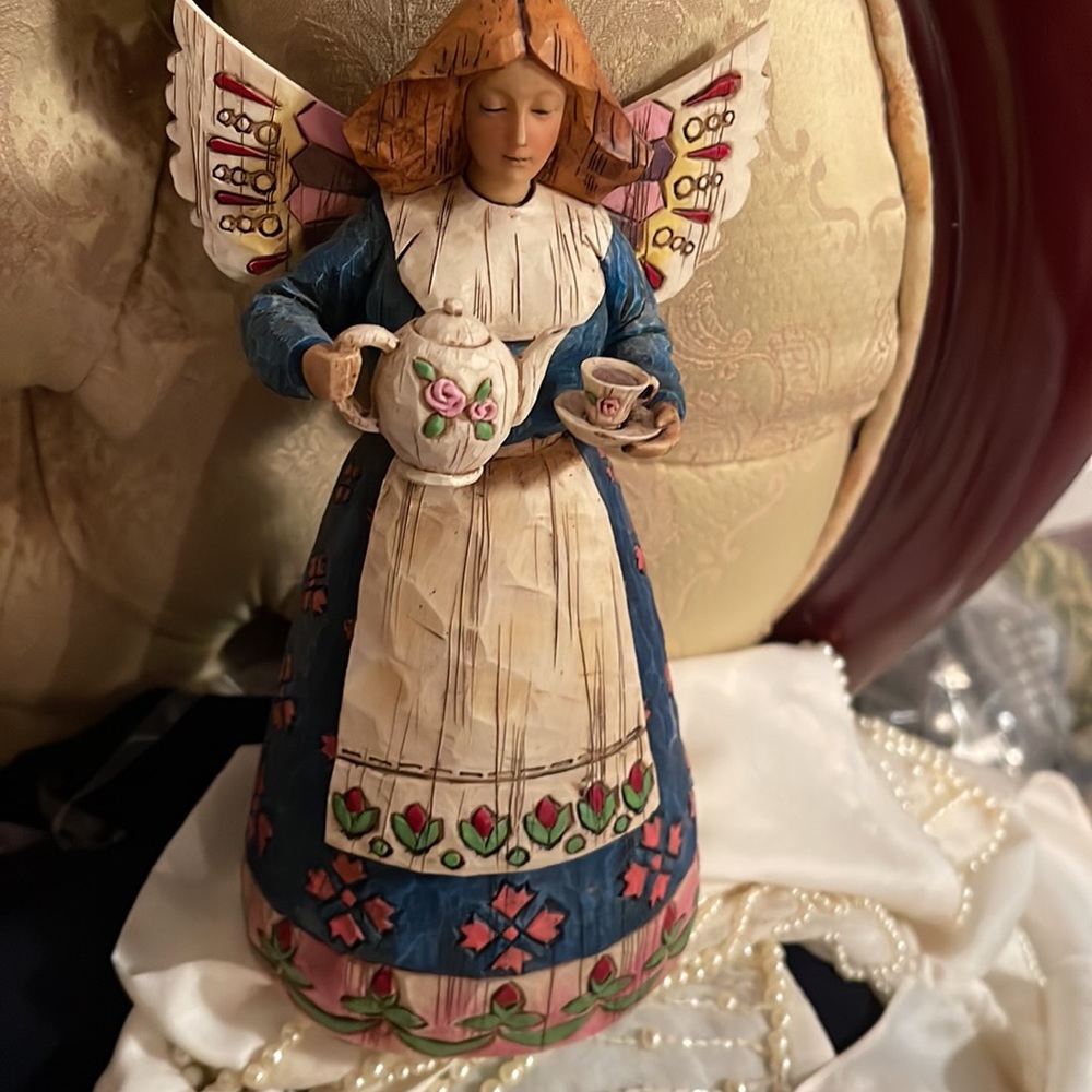 ANGEL OF HOSPITALITY W / TEAPOT FIGURINE 7 3/4 Inch